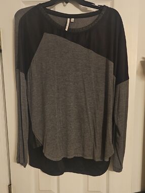 Calvin Klein Jeans Black & Gray Colorblock Long Sleeve Top